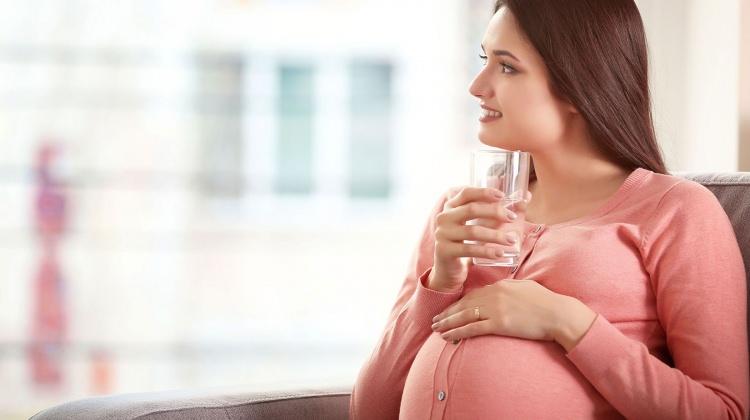 Anne adayları her gün ne kadar su içmeli?