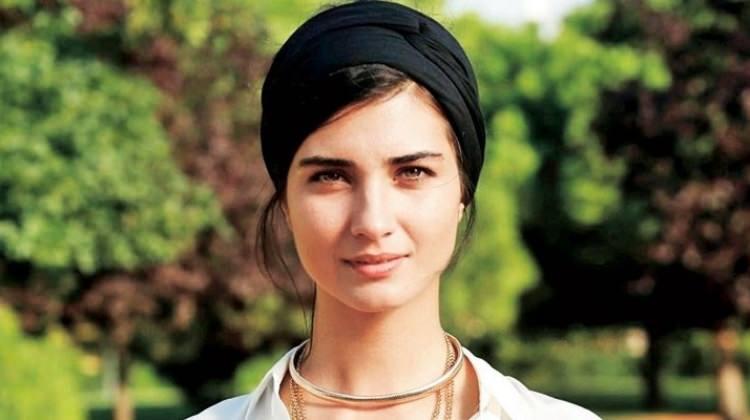 Sevenlerinden Tuba Büyüküstün'e anlamlı sürpriz