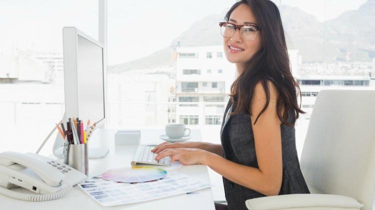 Yaz sıcaklarında ofis şıklığı nasıl olur?