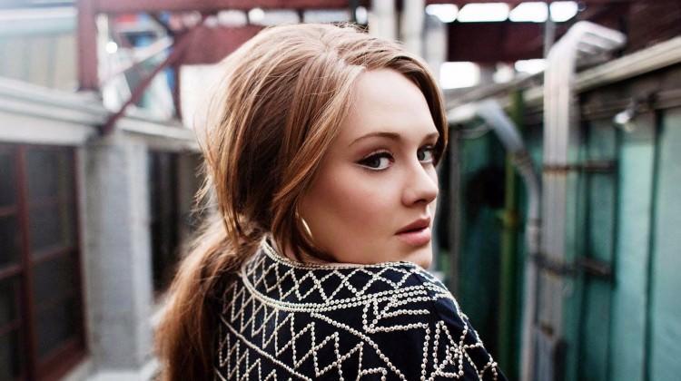 Adele: Rihannanın nefes kesici güzelliği vardı Adele: Rihannanın nefes kesici güzelliği vardı