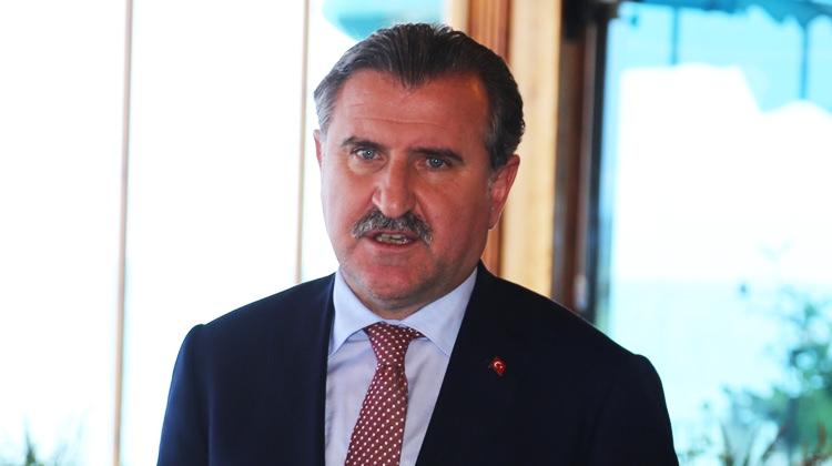 Bakan Bak'tan Eczacıbaşı'na tebrik