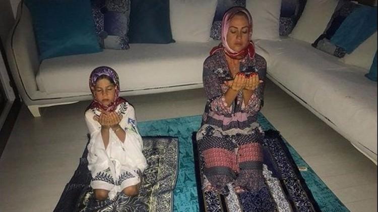 Yeliz Yeşilmenin kızı kızgın yağdan yandı Yeliz Yeşilmenin kızı kızgın yağdan yandı