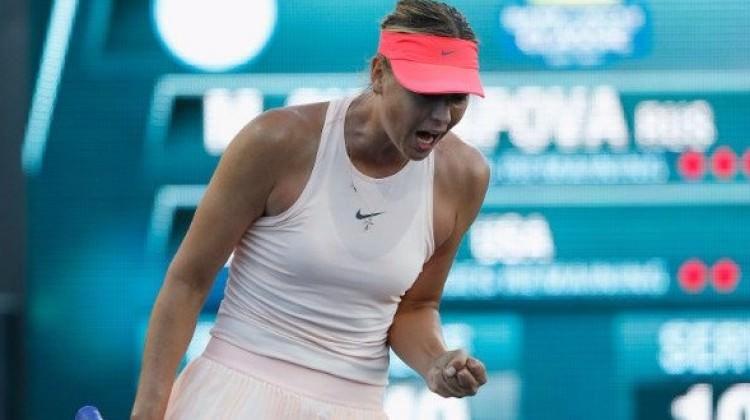 Maria Sharapova kortlara zaferle döndü