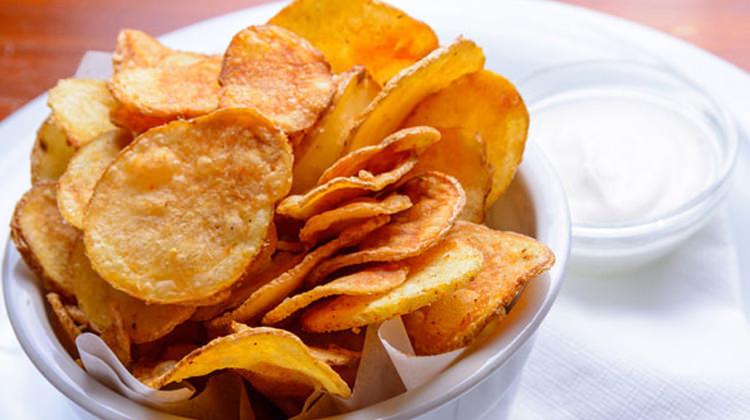 Patates cipsi nasıl yapılır? Ev yapımı fırında patates cips tarifi