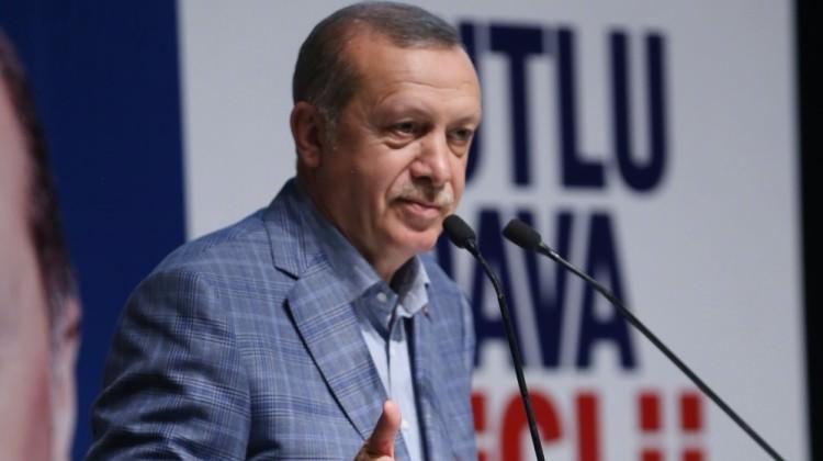 Erdoğan'dan şampiyon yüzücüye kutlama