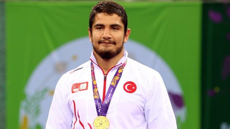 Güreşçilerimiz dünyanın zirvesine çıktı!
