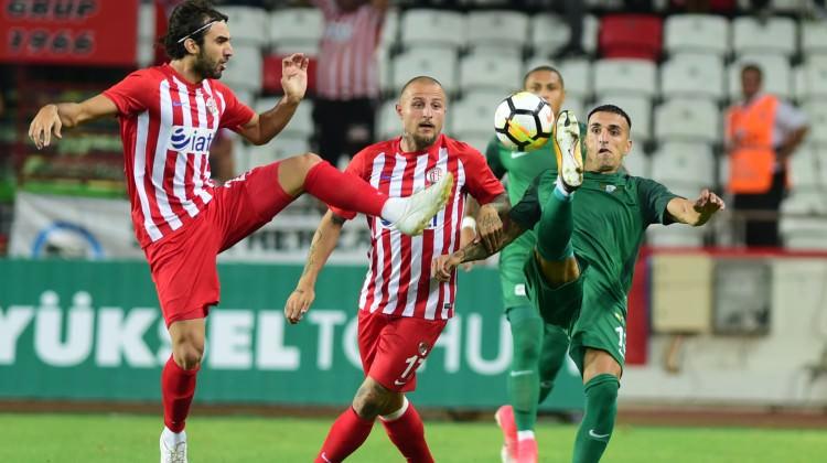 Akhisar Antalya'ya geçit vermedi