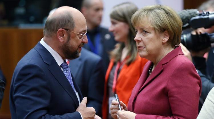 Schulz ve Merkel birbirine girdi