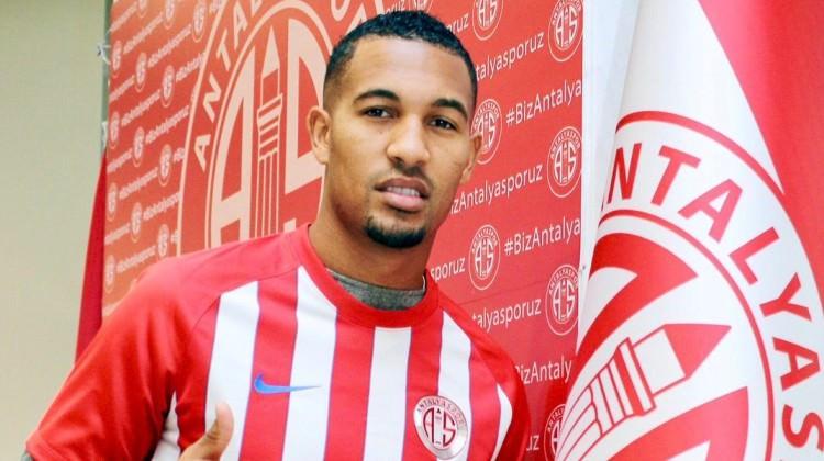Antalyaspor'da ayrılık! Toulouse'a kiralandı