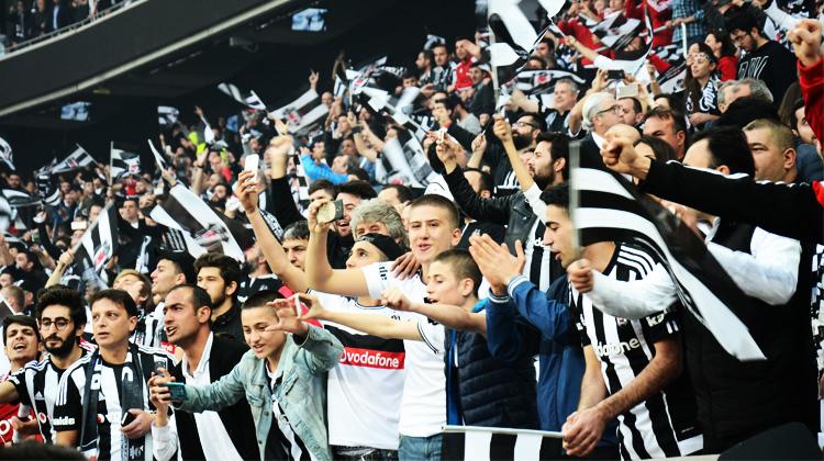 Beşiktaş taraftarı yasağı deldi!