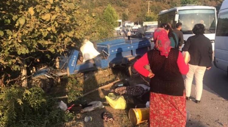 Düzce’de pat pat devrildi: 7 yaralı