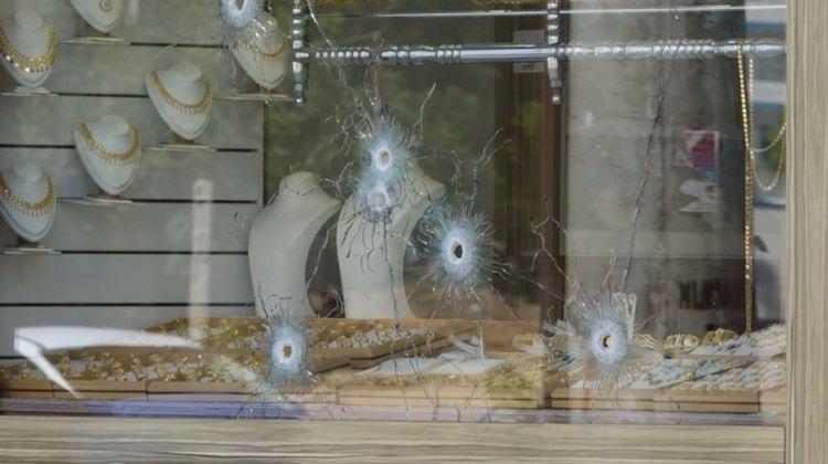 Kanlı soygun girişimi... İşyeri sahibini vurdular!