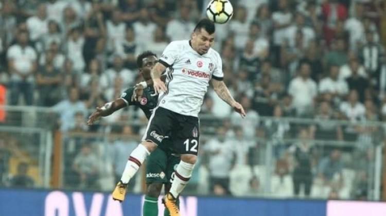 Ne yaptın Medel! 1.71'lik boyuyla...