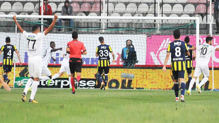 2 kırmızı kart tek gol! Manisa'da yıkım!