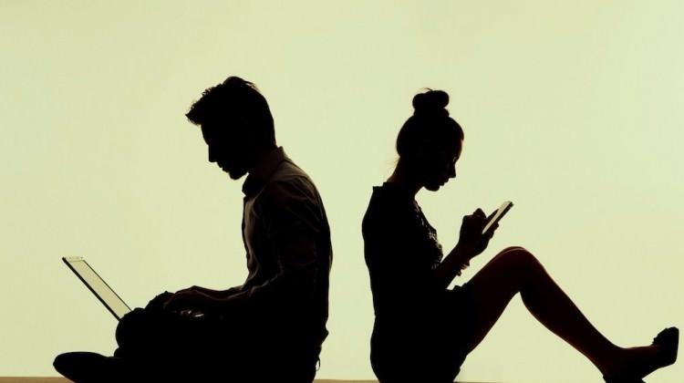 Bir dakika kitap, 3 saat telefon