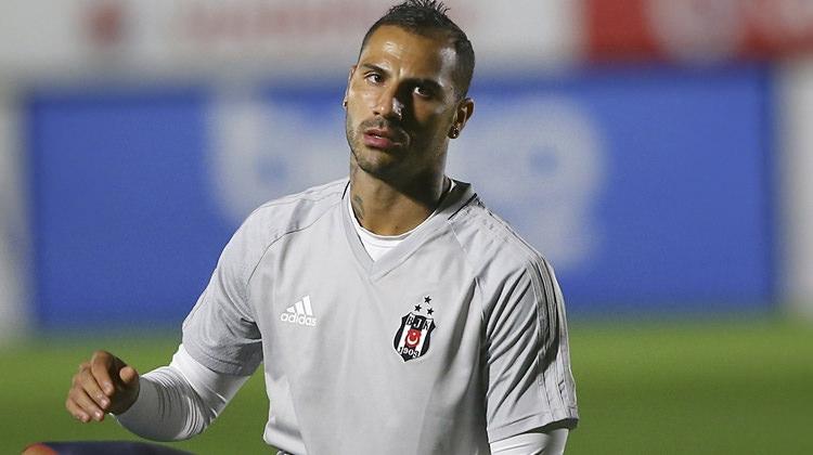 Futbolu bırakacağı kulübü seçti
