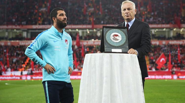 İzlanda maçı öncesi Arda Turan'a büyük şok!