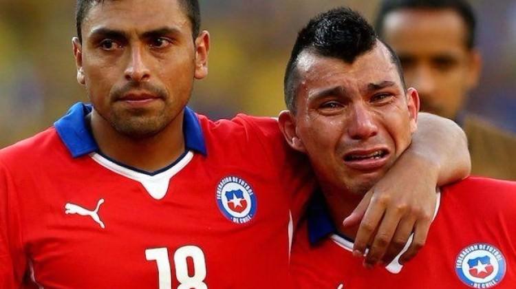 Beşiktaşlı Medel'in kardeşi gözaltına alındı!