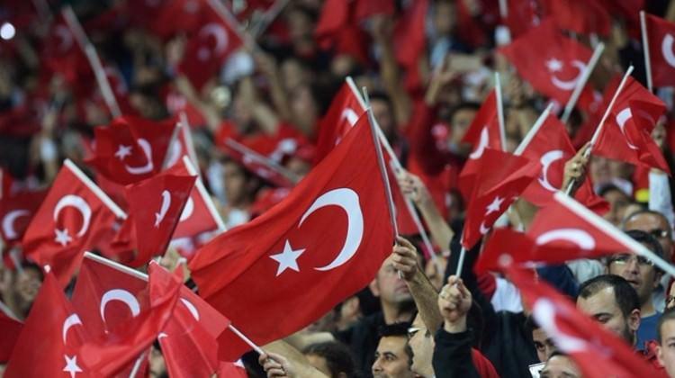 O ülkeye Türk akını! Her şey bayrak için!