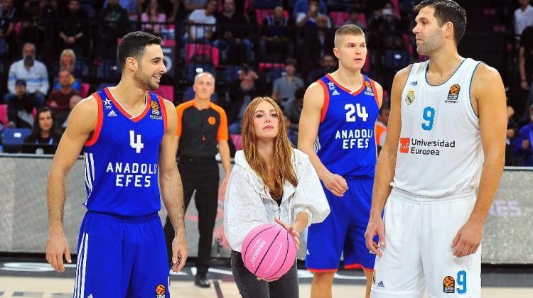 Dev randevuda Elçin Sangu rüzgarı