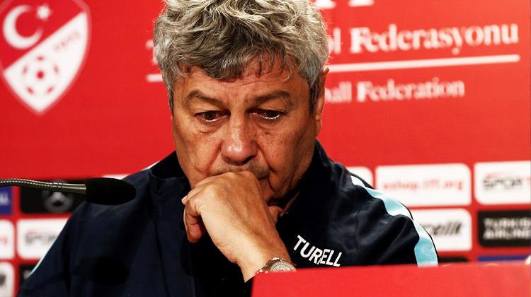 Lucescu maç sonrası soyunma odasında...