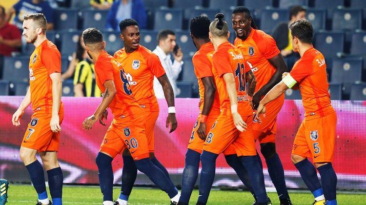 Başakşehir'de 4 kadro dışı! Emre, Adebayor...