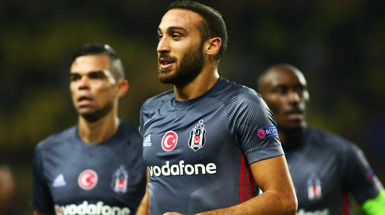 Cenk gidiyor o geliyor! Premier Lig'den...