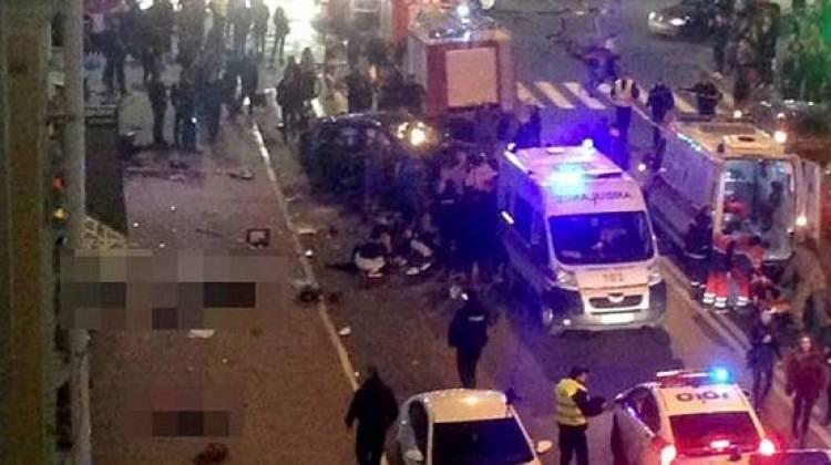 Ukrayna'da araç kalabalığa daldı