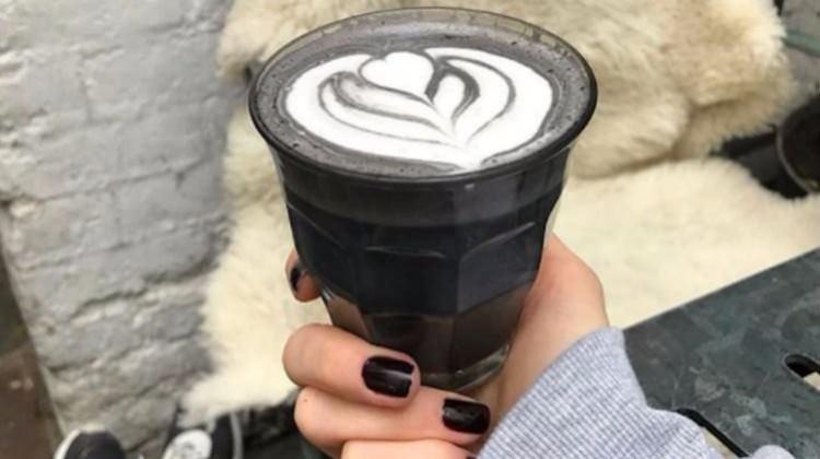 Sağlığın yeni trendi: Kömür latte