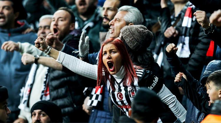 Beşiktaş taraftarı bakın ne sattıracak!