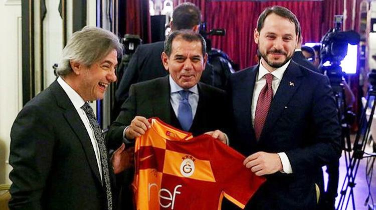 Dursun Özbek'ten Albayrak'a forma!