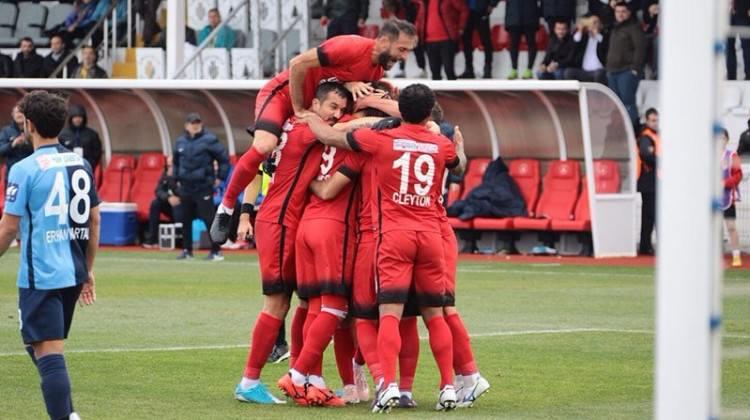 Ümraniyespor yine kazandı! Namağlup lider!