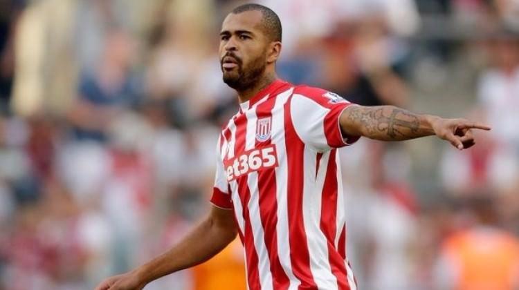 25 yaşındaki futbolcu kalbine yenik düştü!