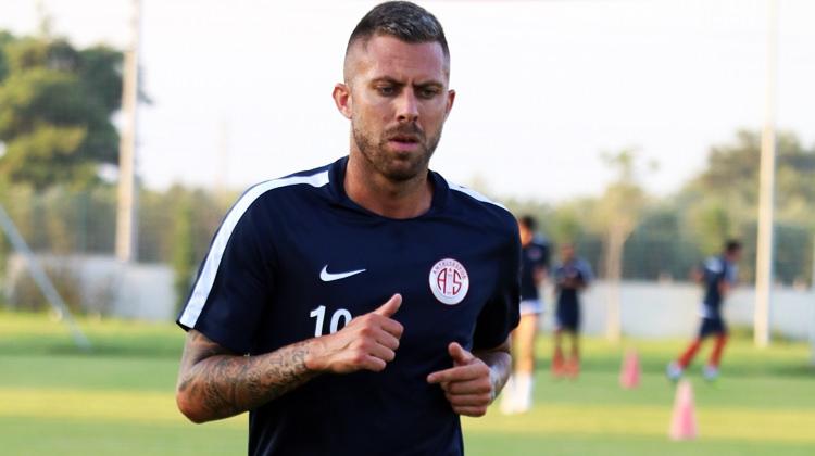 Menez resmen gitti! Yeni takımı...