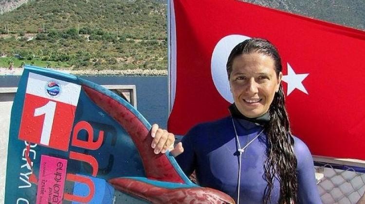 Milli sporcu dünya rekoru kırdı!