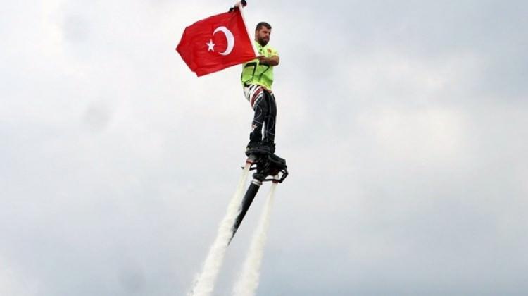 Şampiyonun ayağı kırıldı