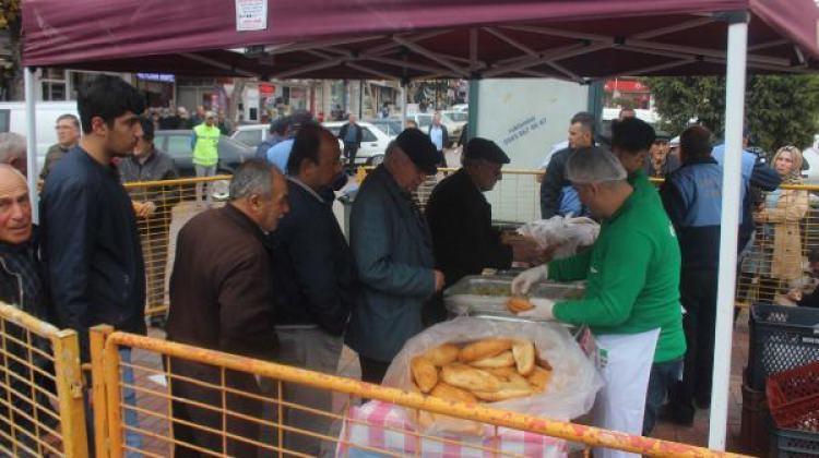 5 bin kişiye ekmek arası hamsi