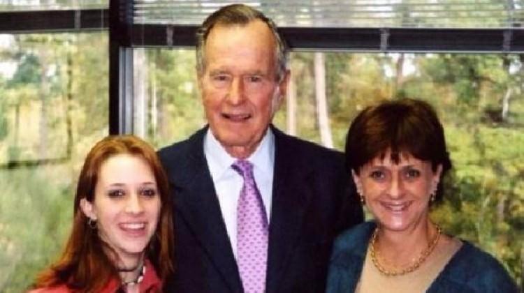 George HW Bush da cinsel tacizle suçlandı