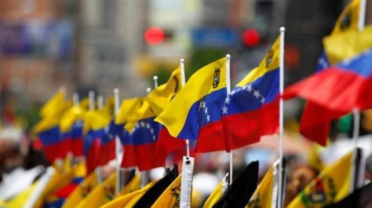 Venezuela'ya darbe üstüne darbe!