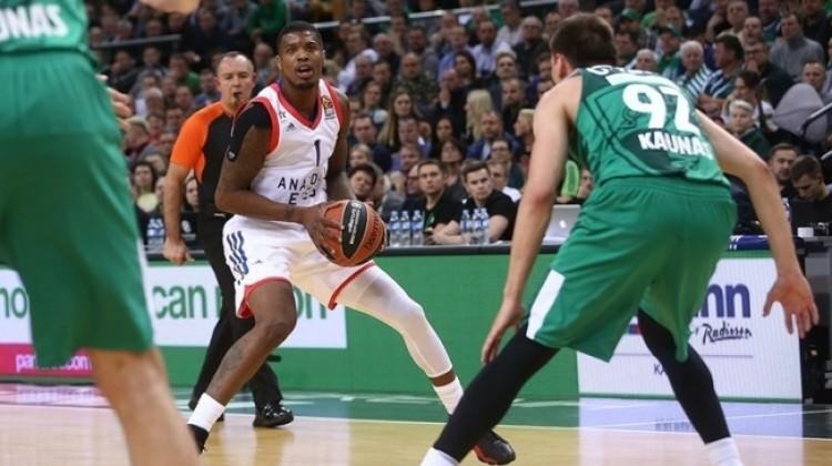 Anadolu Efes, son periyotta direnemedi!