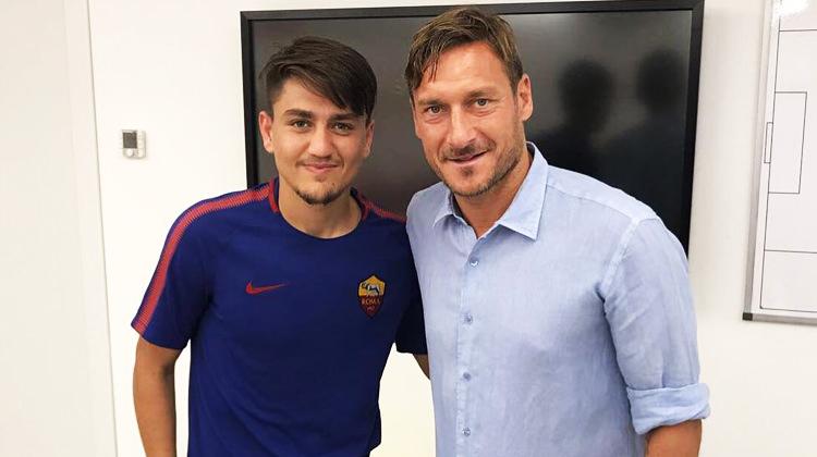 Cengiz Ünder'e büyük onur! En iyi...