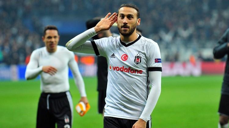 Cenk bu kez asistiyle tribünleri ayağa kaldırdı