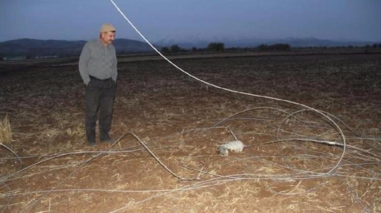 Elektrik teli traktörün üzerine düştü, sürücü öldü