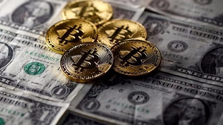 Bitcoin 15 bin doları geçti