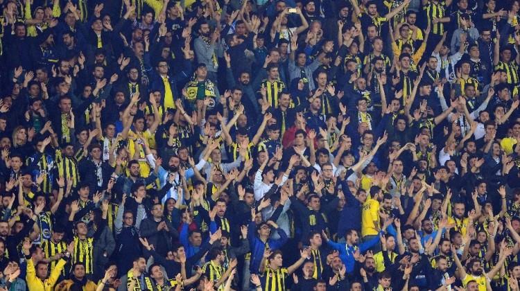 F.Bahçe taraftarı tribünleri doldurmaya başladı