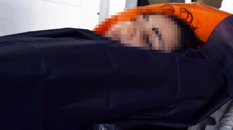 Kıskançlık krizine girdi eşini bıçakladı