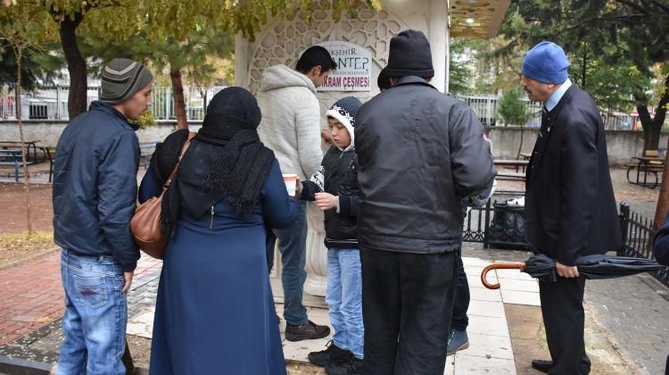 Bu çeşme farklı çeşme! Üşüyen oraya koşuyor