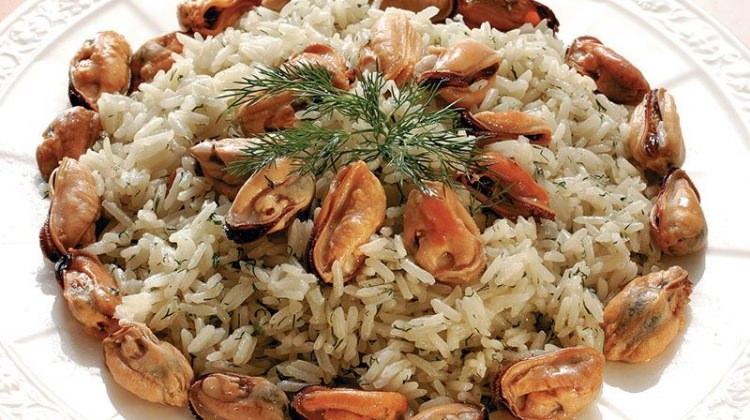 Evde midye pilavı nasıl yapılır? Evde nefis midyeli pilav tarifi!