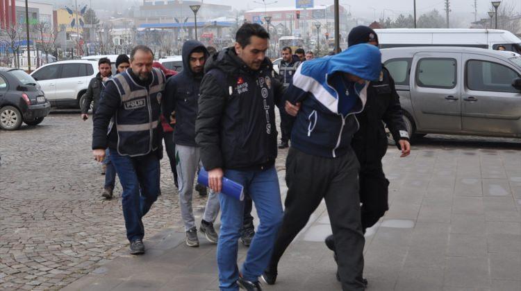 "Arkadaşlarını gasp" suçlamasıyla 8 öğrenci yakalandı