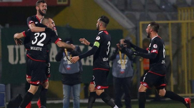Bursa'yi deviren Gençler avantajı kaptı!